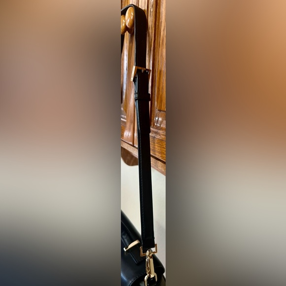 Kate Spade All Leather Elegant Black Shoulder Bag with Gold Details - Picture 13 of 16